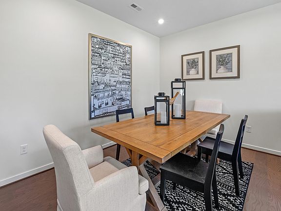005_Riverdale_Dining Area Custom