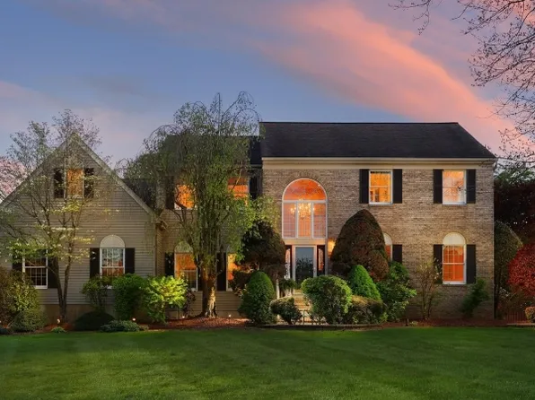 2 Raddel Ct, Hillsborough Twp., NJ 08844