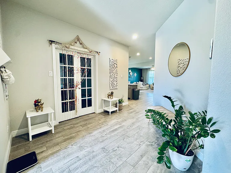 15736 Hazelhurst Ln — Photo 2