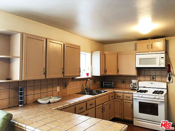 4th image of 1334 W Florence Ave