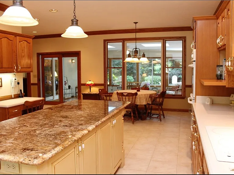 7217 Pine Tree Ct — Photo 9