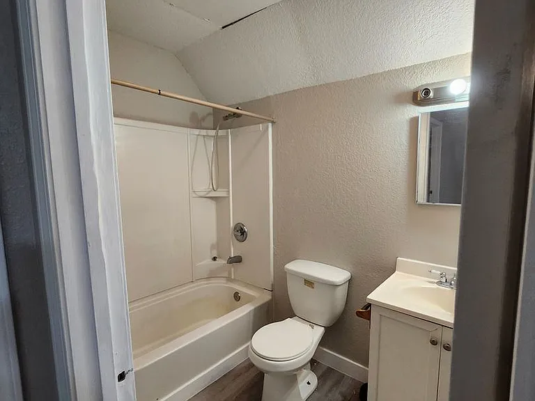 203 W Morrison St — Photo 8