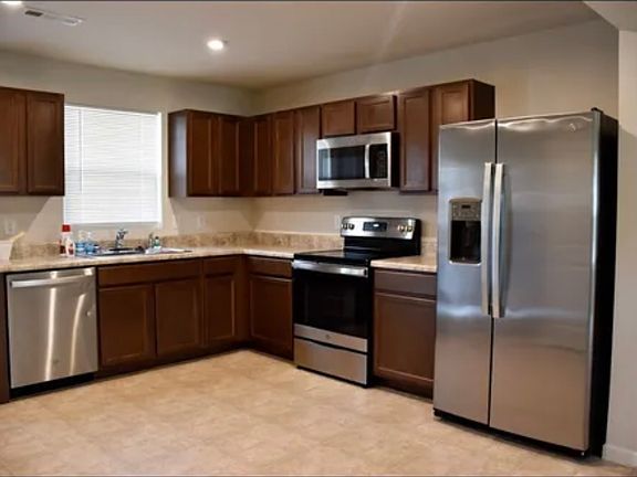 4th image of 2935 Winterberry Dr #31