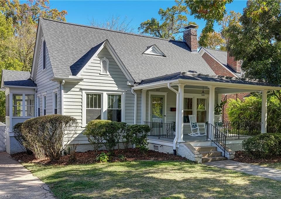 1st image of 207 S Tremont Dr