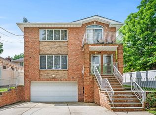 25312 58th Ave, Little Neck, NY 11362
