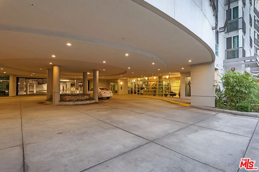 2 bed, 2.0 bath, 970 sqft, $2,600 — Photo 4