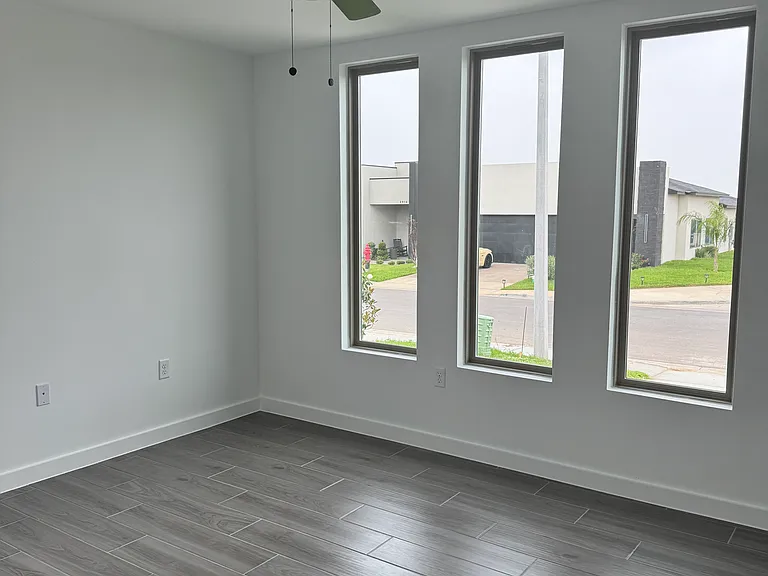 3919 Yoyis St — Photo 5