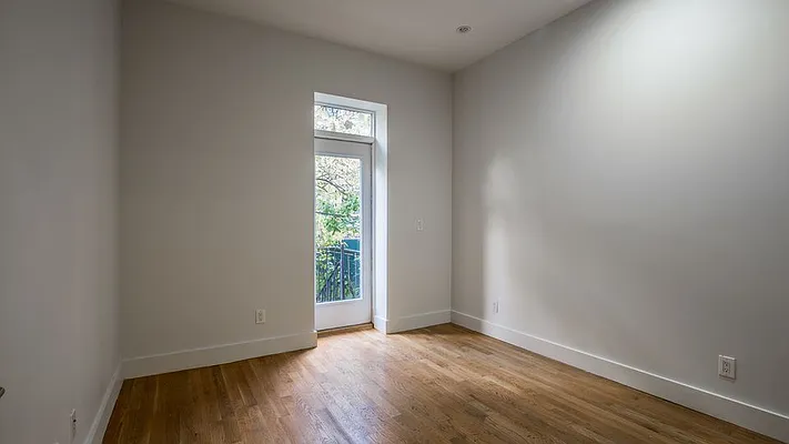 Rented by Nooklyn NYC LLC | media 82