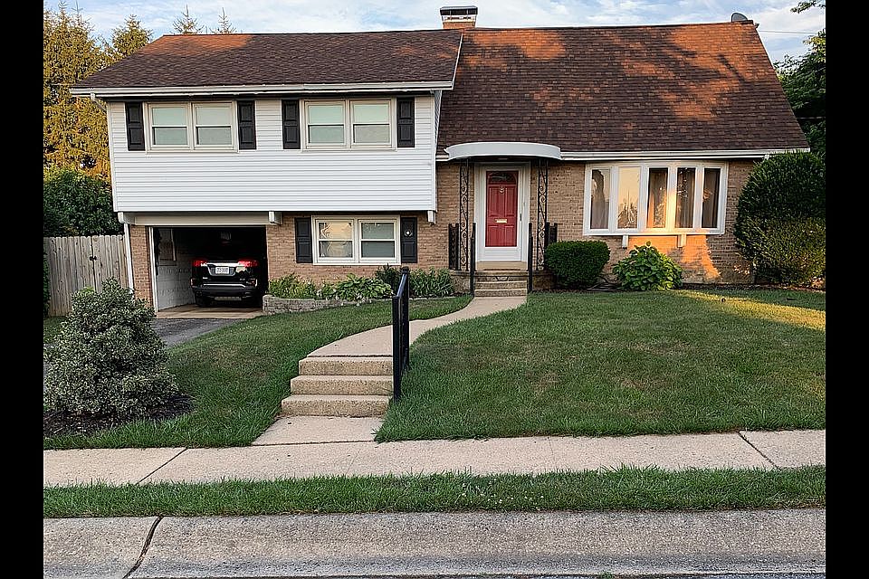 1st image of 2400 Lasalle Dr