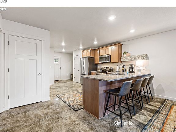 5th image of 675 Jimmy St