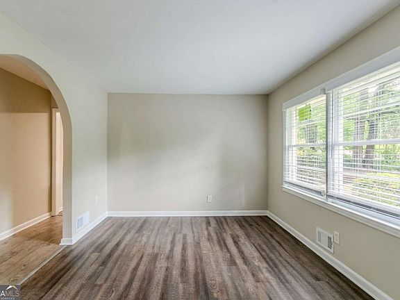 3rd image of 1715 Lee St