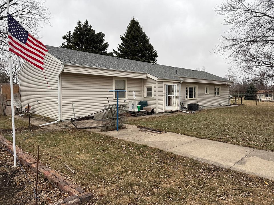 1st image of 1083 N 10th St