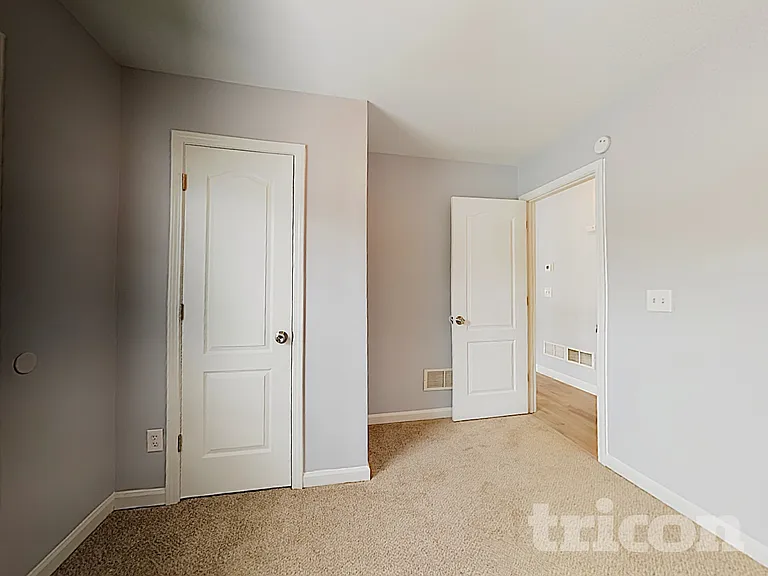 6345 Queensdale Dr — Photo 8