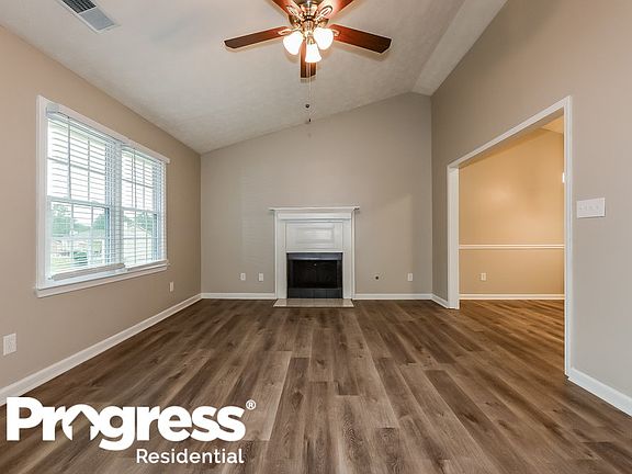 4th image of 1352 Mountain Dr NE