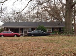 620 W Johns Rd NW, Lilburn, GA 30047