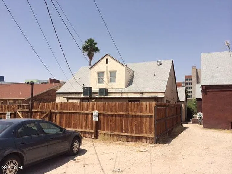 914 E 6th St — Photo 21