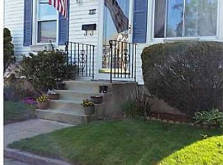 16 Victoria St, Providence, RI 02909