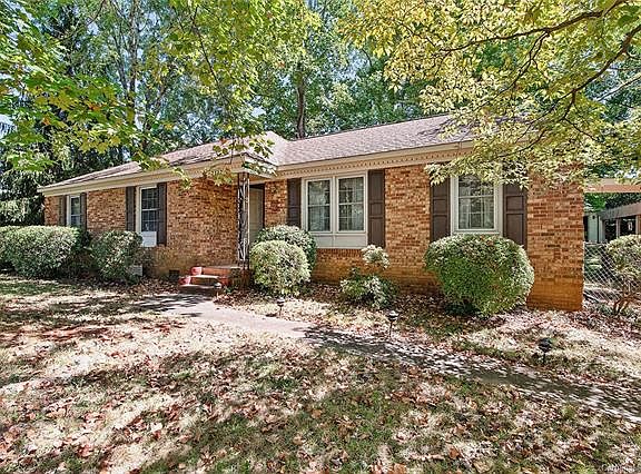 2nd image of 2122 Regent Ct