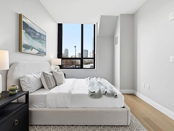5th image of 100 Shawmut Ave #201