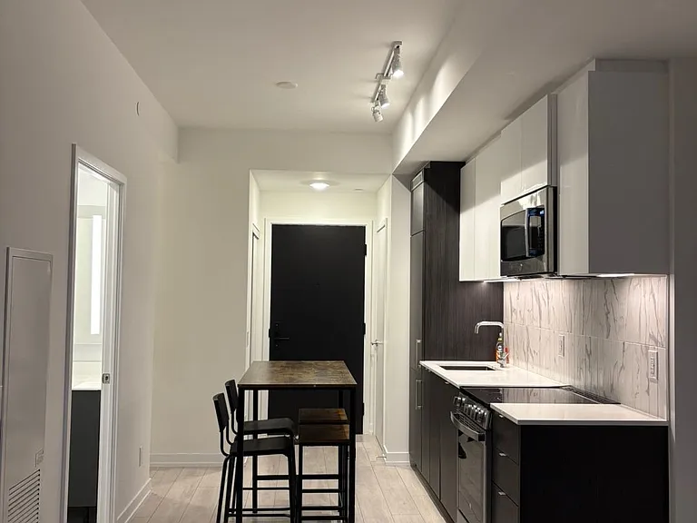 500 Dupont St #411 — Photo 3
