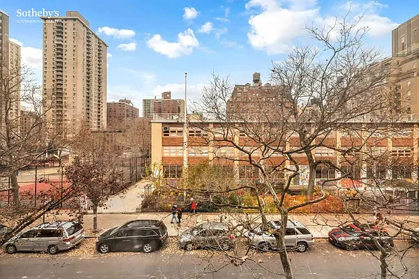 Rented by Sotheby's International Realty | media 10