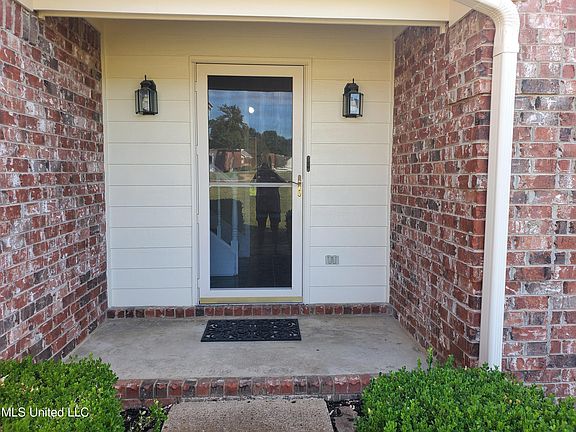 2nd image of 106 Leslie Dr