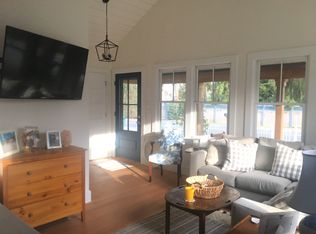 572 Main St, Tisbury, MA 02568