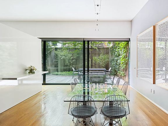 3rd image of 40 Bond St APT Th5
