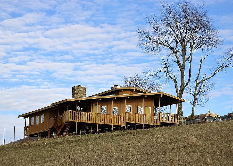 E View Family & Dining Rooms