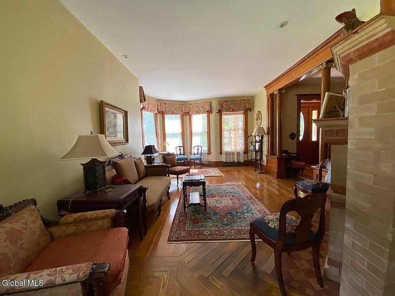 5th image of 37 Pleasant Street