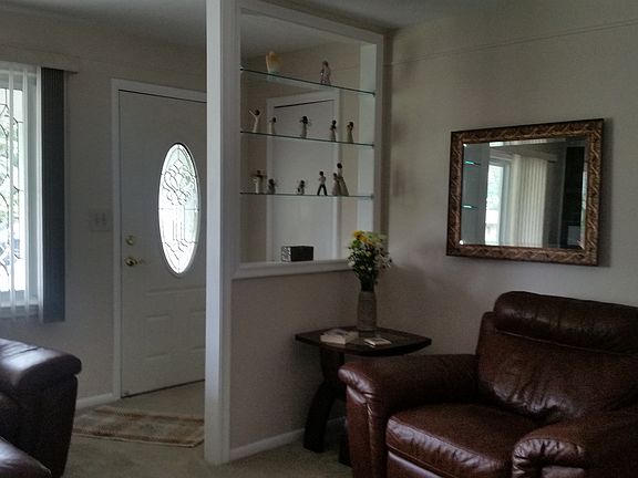 4th image of 15105 Garden St