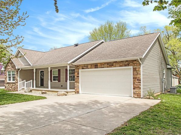 300 E Wabash Ave, Wakarusa, IN 46573