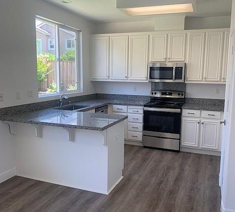 4th image of 16240 Saint Lawrence Pl