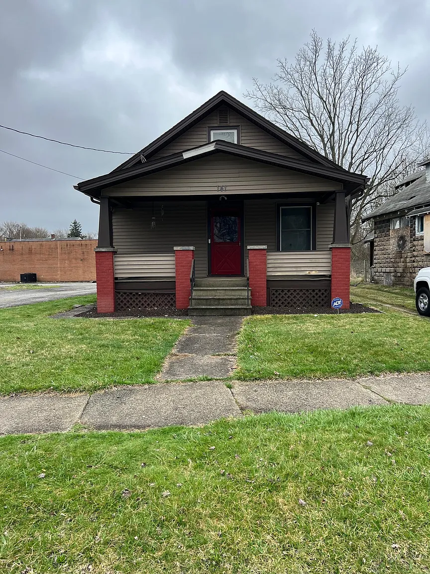 141 Idylwild St NW photo 1
