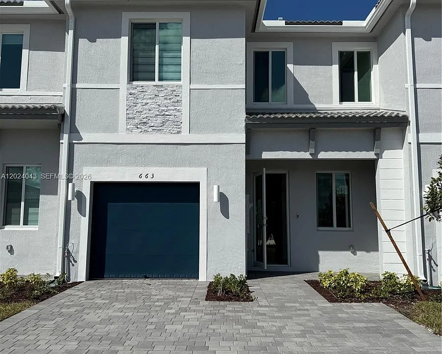 663 SE 13th Street Cir