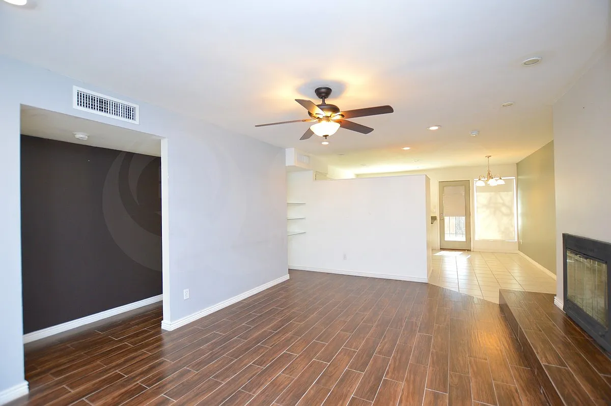 3 bed, 2.0 bath, 1204 sqft, $1,999 — Photo 4