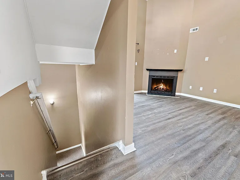 1512 Roberts Way — Photo 4