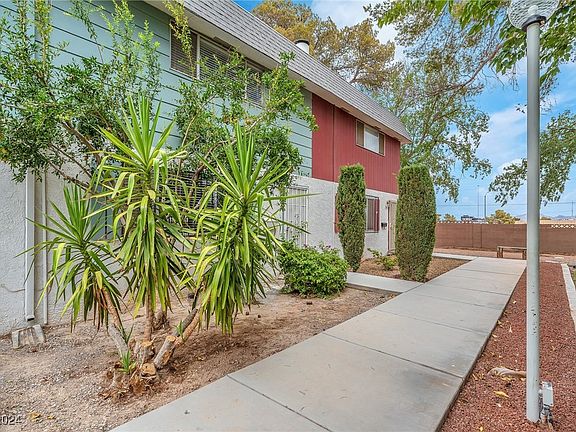 5th image of 256 Greenbriar Townhouse Way