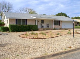 106 W Briarwood Ln, Kerrville, TX 78028