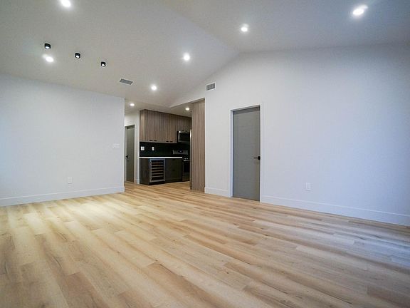3rd image of 3244 Chapman St