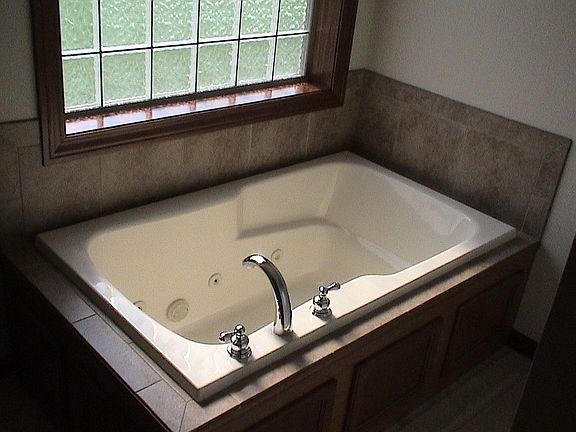 Jetted Master Tub