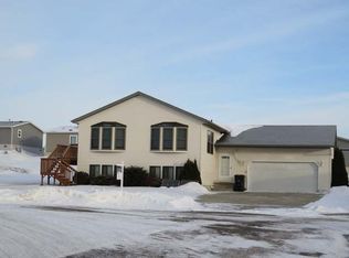 3236 Bethany Loop, Bismarck, ND 58503