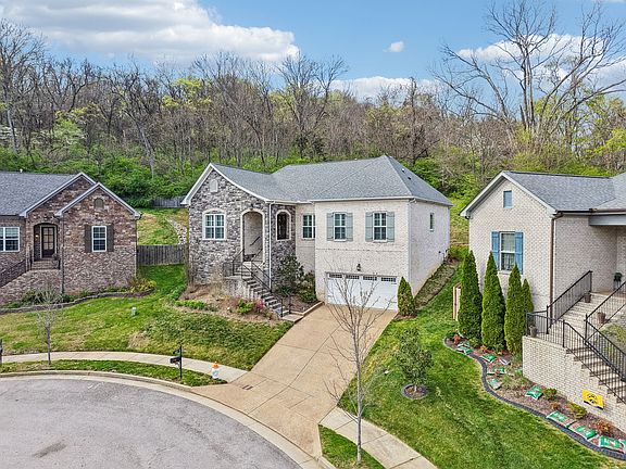 3rd image of 820 Doncaster Ln