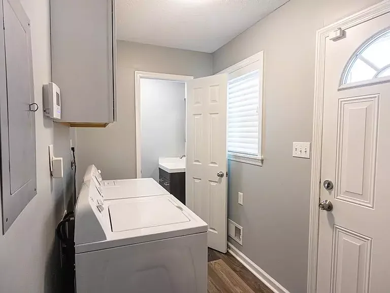 614 Camellia St NE — Photo 35