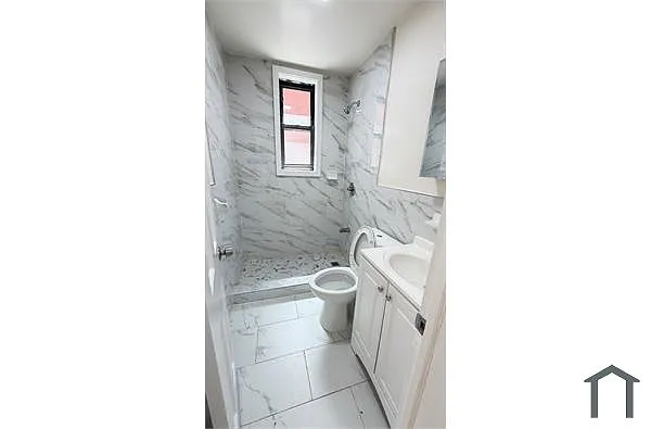 Building Photo - 1668 Southern Blvd #1