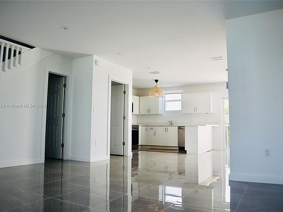 4th image of 1633 NE 109th St #B