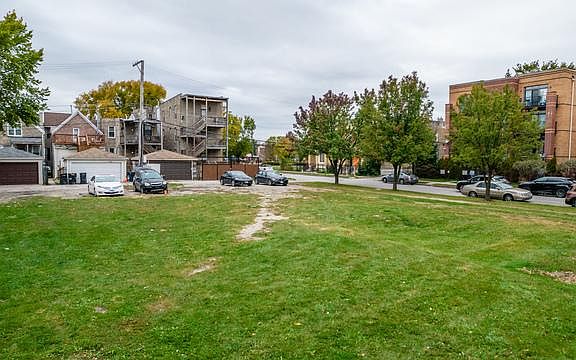 3rd image of 1900 S Christiana Ave