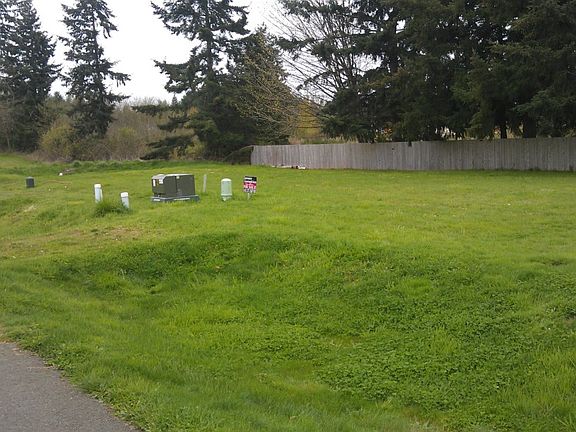 2nd image of 2326 Rosewood Ln