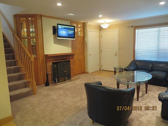 4th image of 2962 Moorpark Ave