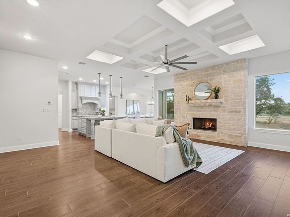 2nd image of 112 ROLLING VIEW DR